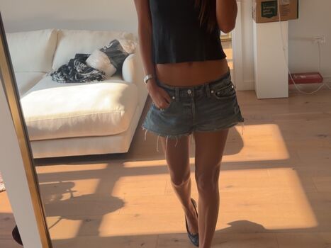 Full leaked Lily chee private onlyfans photo