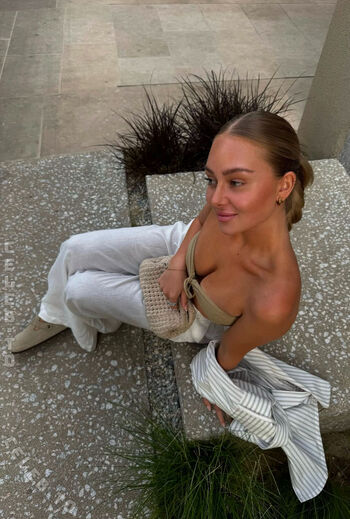 Full leaked Luuxisa private onlyfans photo