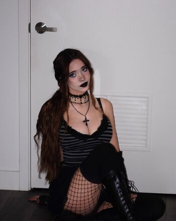 Full leaked Lydiaviolet private onlyfans photo