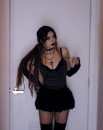 Full leaked Lydiaviolet private onlyfans photo