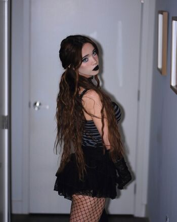 Full leaked Lydiaviolet private onlyfans photo