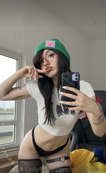 Mia_mikaya