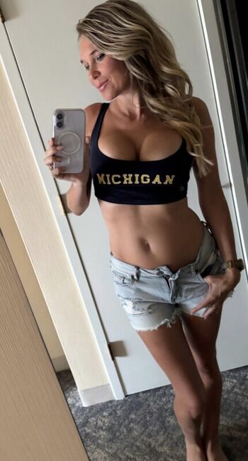 Full leaked Michellek page private onlyfans photo