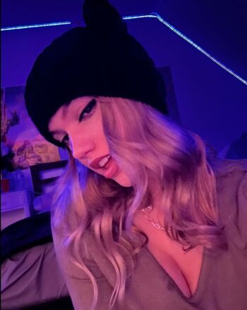 Full leaked Mikahhlynn private onlyfans photo
