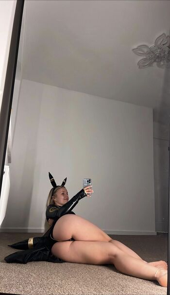 Full leaked Mommymewtwo private onlyfans photo