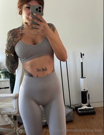 Full leaked Nacktschneckee  page private onlyfans photo