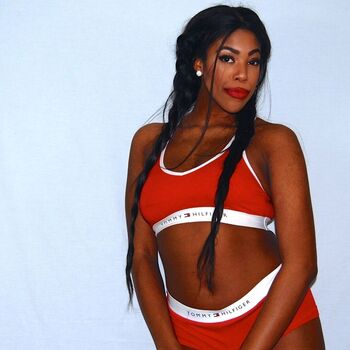 Naomi Simone