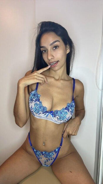 Nina Fox