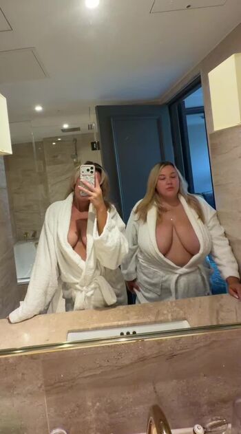 Nina & Laura