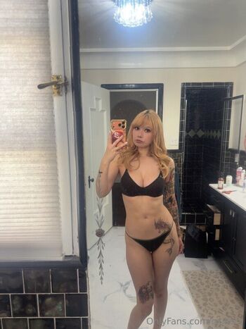 Full leaked Oxillery private onlyfans photo