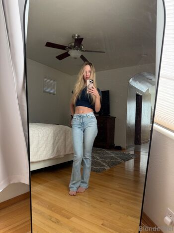 Full leaked Petiteblondemel private onlyfans photo