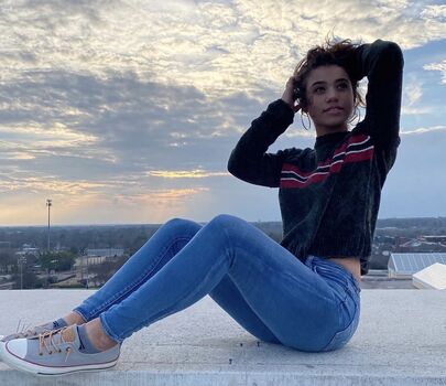 Phoebe Carles