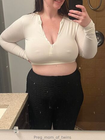 preg_mom_of_twins