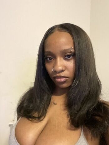 Full leaked Raeleightorrez private onlyfans photo