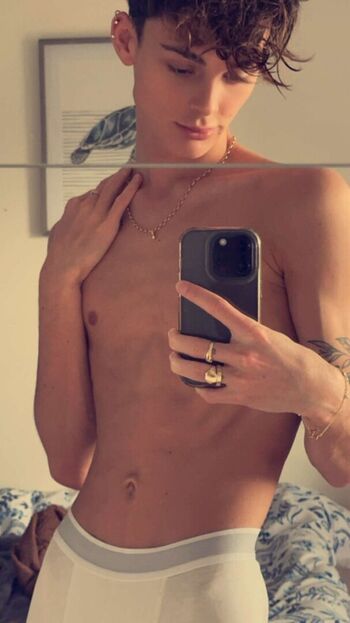 Full leaked Reubenray private onlyfans photo