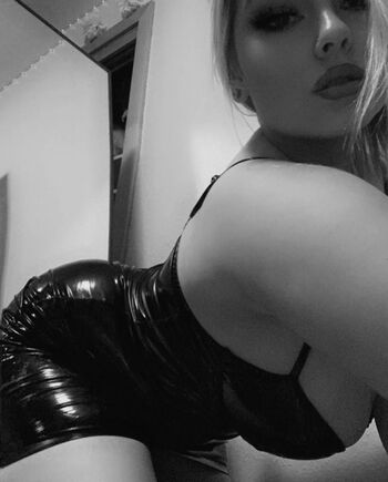 Full leaked Rialovesyu private onlyfans photo