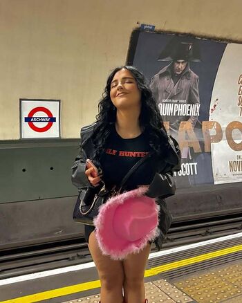 Full leaked Robyn page private onlyfans photo