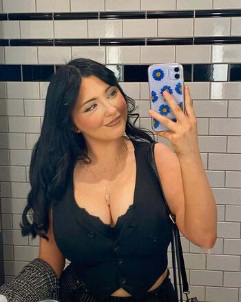 Full leaked Robyn page private onlyfans photo