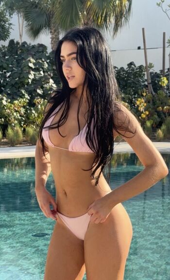 Full leaked Roxanarosuu private onlyfans photo