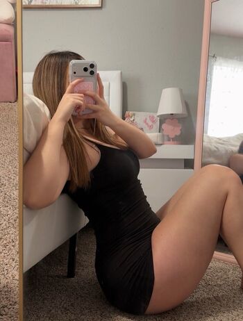 Full leaked Rzmelaniee private onlyfans photo