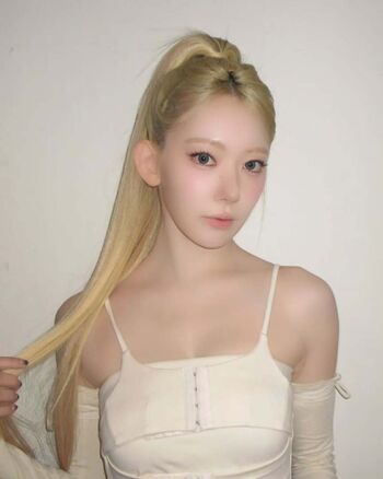 Sakura Miyawaki 宮脇 咲良