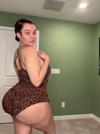 Full leaked Sara gold private onlyfans photo