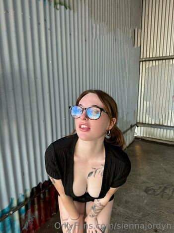 Sienna Romari