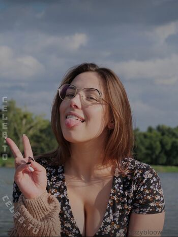 Full leaked Suzybloow private onlyfans photo