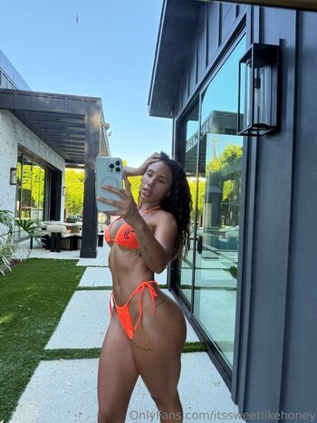 Full leaked Sweetlikehoney private onlyfans photo