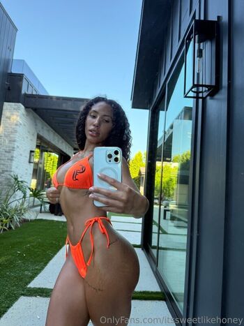 Full leaked Sweetlikehoney private onlyfans photo