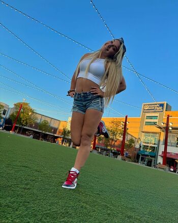 Full leaked Thea hail page private onlyfans photo