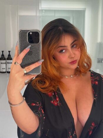 Full leaked Ucanthandlemia private onlyfans photo