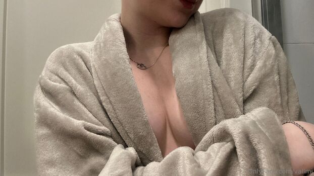 Full leaked Vallmi private onlyfans photo