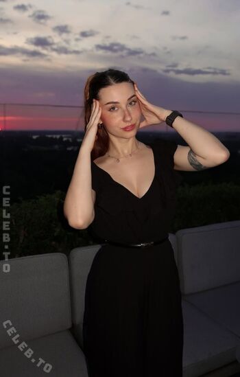 Full leaked Veylarenee private onlyfans photo