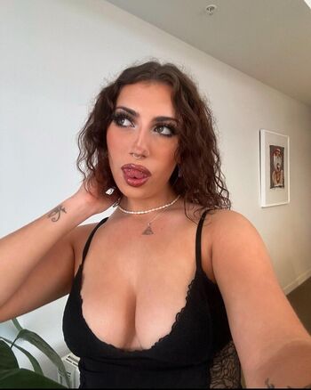 Full leaked Viennaveraa page private onlyfans photo