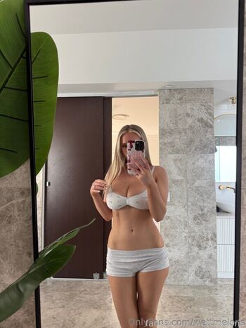 Full leaked Wettmelons private onlyfans photo