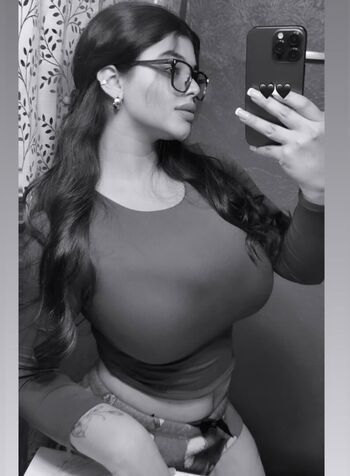 Full leaked Xyanely private onlyfans photo