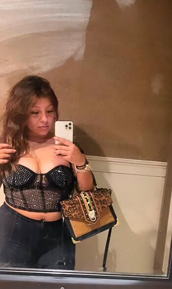 Full leaked Yesenia s private onlyfans photo