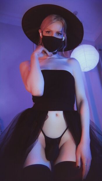 Your_witch_alba