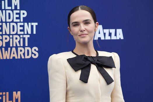 Full leaked Zoey deutch page private onlyfans photo