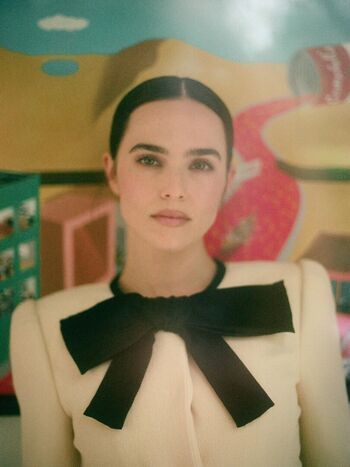 Full leaked Zoey deutch page private onlyfans photo