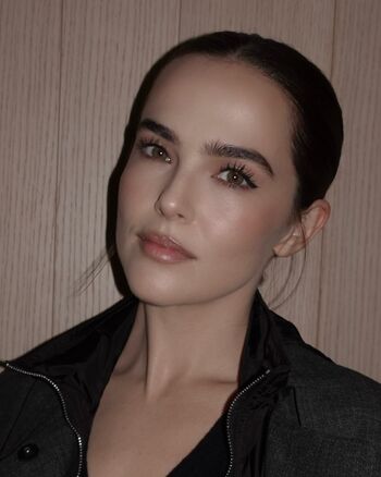 Full leaked Zoey deutch page private onlyfans photo